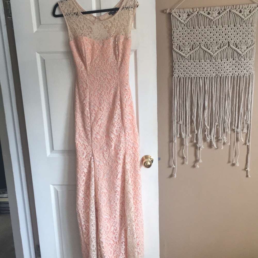 Open-Back Mermaid Lace Prom Dress